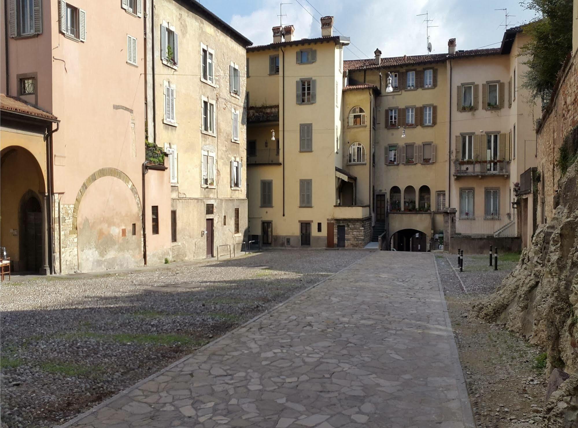 Uptown B'N'B Hotel Bergamo Buitenkant foto
